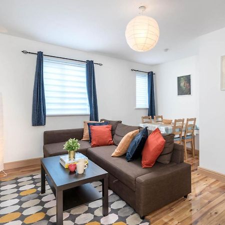 2 Bedroom Flat Near London Excel Eksteriør bilde