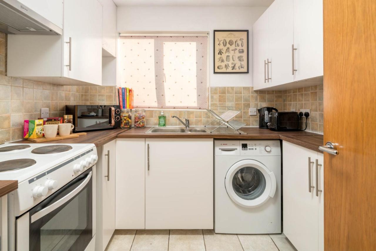 2 Bedroom Flat Near London Excel Eksteriør bilde