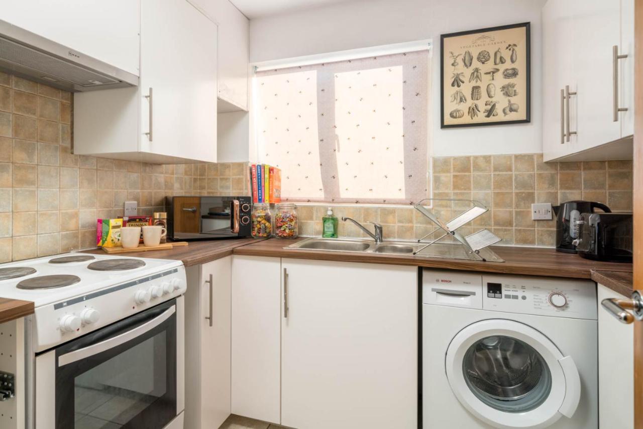 2 Bedroom Flat Near London Excel Eksteriør bilde