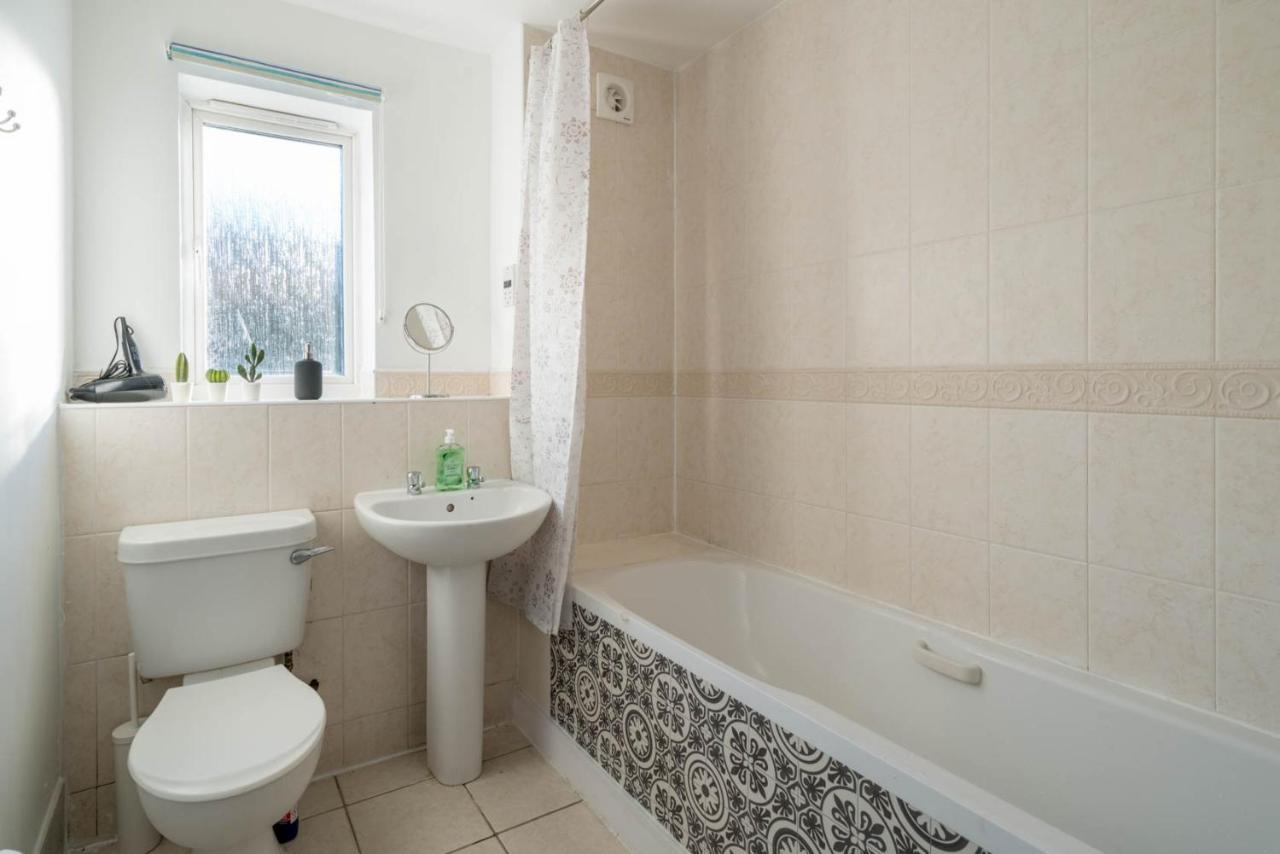 2 Bedroom Flat Near London Excel Eksteriør bilde